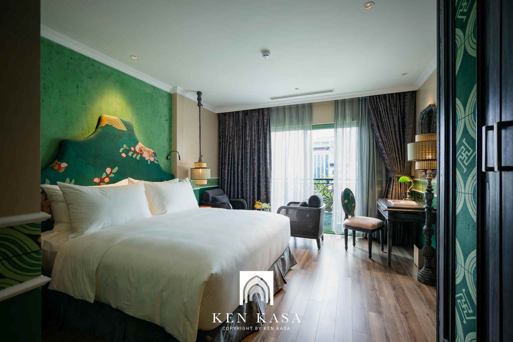 So s&aacute;nh ph&ograve;ng deluxe với ph&ograve;ng suite về tiện nghi 